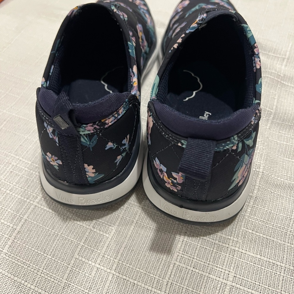 Vera Bradley VB Cloud Quilted Slip-On Shoes Blue Flowers Women’s Size 8 EUC - Picture 4 of 7